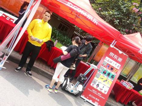 科技时代绿色出行爱尔威独轮车校园行走进华体会体育官方网站