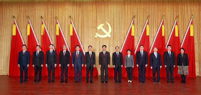 华体会体育官方网站党委常委合影。