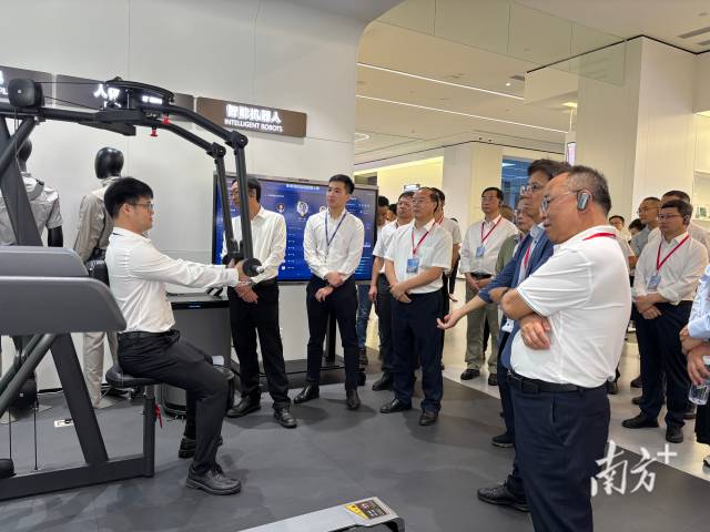 广东高校党委书记、校长调研学习。